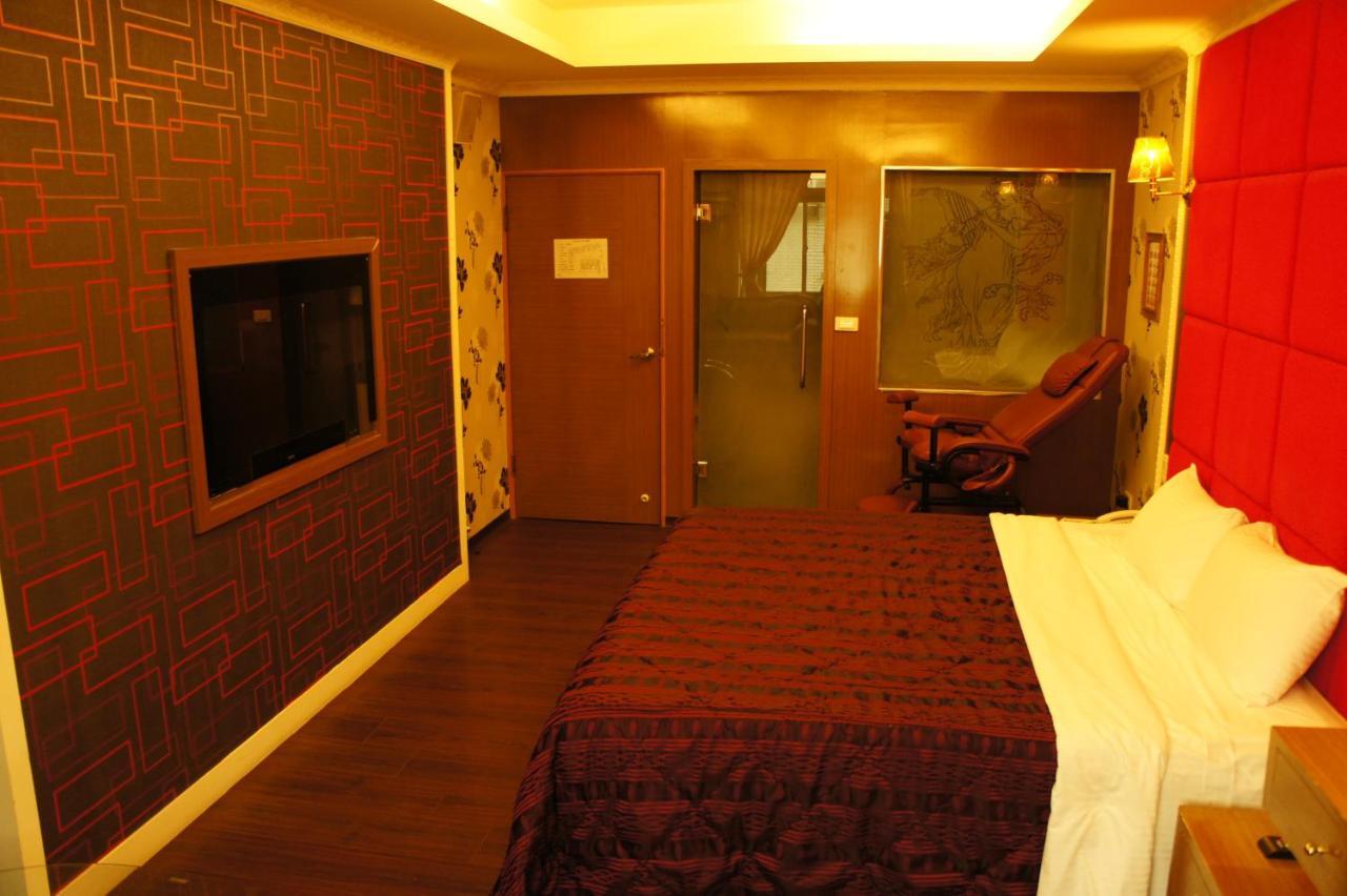 Paris Motel Mailiao Bagian luar foto